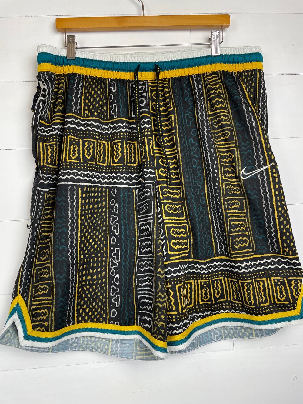 Nike Basketball Division Vol 2 Global Exploration Shorts Men's XXL Tribal FA20